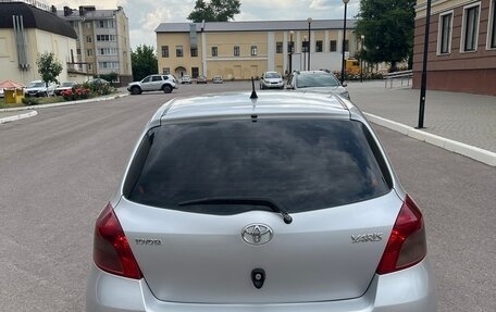 Toyota Yaris III рестайлинг, 2008 год, 357 120 рублей, 5 фотография