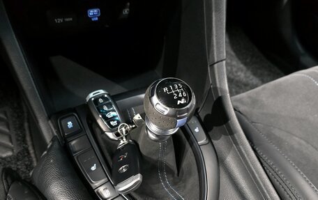 Hyundai Veloster II, 2022 год, 2 170 000 рублей, 8 фотография