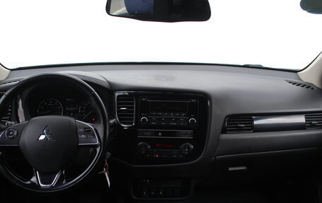 Mitsubishi Outlander III рестайлинг 3, 2018 год, 1 830 000 рублей, 15 фотография