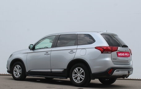 Mitsubishi Outlander III рестайлинг 3, 2018 год, 1 830 000 рублей, 7 фотография