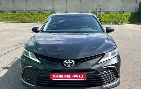 Toyota Camry, 2021 год, 2 250 000 рублей, 2 фотография