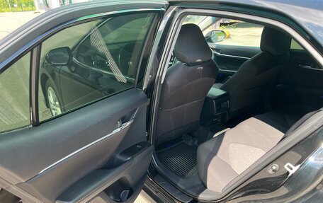 Toyota Camry, 2021 год, 2 250 000 рублей, 18 фотография