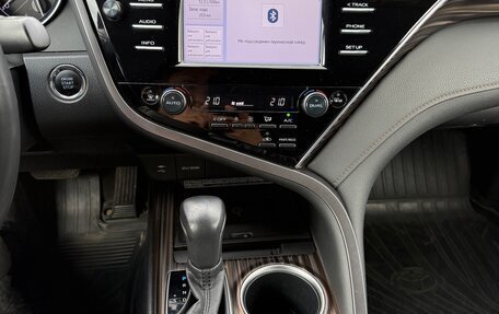 Toyota Camry, 2018 год, 2 600 000 рублей, 9 фотография
