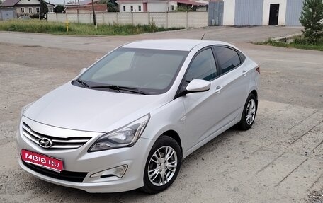 Hyundai Solaris II рестайлинг, 2015 год, 1 000 000 рублей, 1 фотография