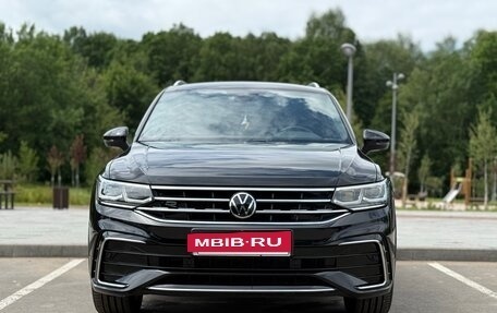 Volkswagen Tiguan II, 2021 год, 4 500 000 рублей, 2 фотография