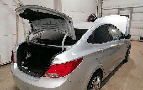 Hyundai Solaris II рестайлинг, 2015 год, 1 000 000 рублей, 5 фотография