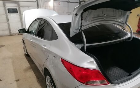 Hyundai Solaris II рестайлинг, 2015 год, 1 000 000 рублей, 4 фотография