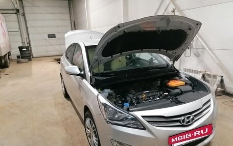 Hyundai Solaris II рестайлинг, 2015 год, 1 000 000 рублей, 6 фотография