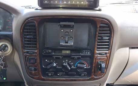 Toyota Land Cruiser 100 рестайлинг 2, 1999 год, 1 699 999 рублей, 14 фотография