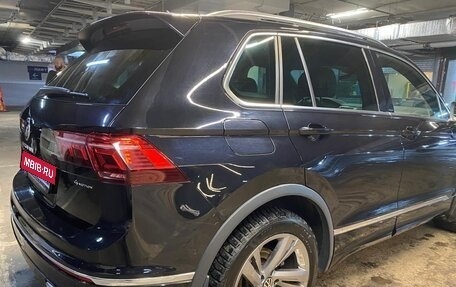 Volkswagen Tiguan II, 2021 год, 4 565 000 рублей, 3 фотография