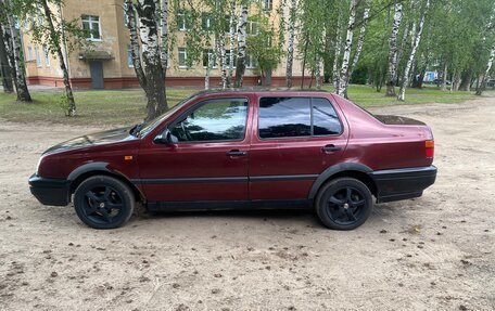 Volkswagen Vento, 1993 год, 180 000 рублей, 2 фотография