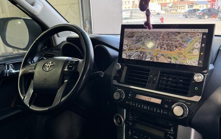 Toyota Land Cruiser Prado 150 рестайлинг 2, 2010 год, 3 150 000 рублей, 13 фотография