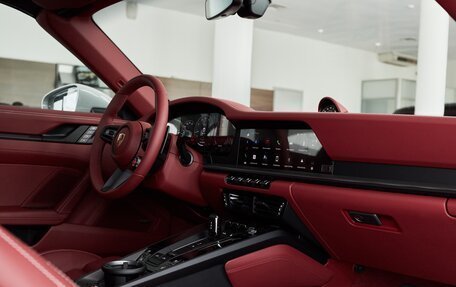 Porsche 911, 2025 год, 31 000 000 рублей, 11 фотография
