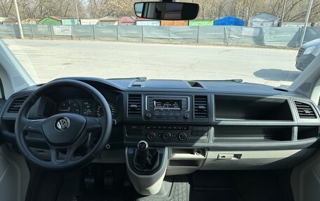 Volkswagen Caravelle T6 рестайлинг, 2018 год, 2 750 000 рублей, 9 фотография