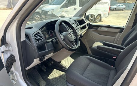 Volkswagen Caravelle T6 рестайлинг, 2018 год, 2 750 000 рублей, 12 фотография