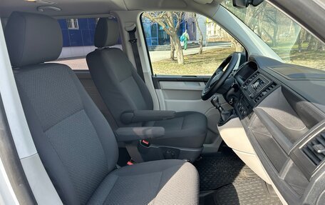 Volkswagen Caravelle T6 рестайлинг, 2018 год, 2 750 000 рублей, 16 фотография
