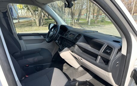 Volkswagen Caravelle T6 рестайлинг, 2018 год, 2 750 000 рублей, 15 фотография