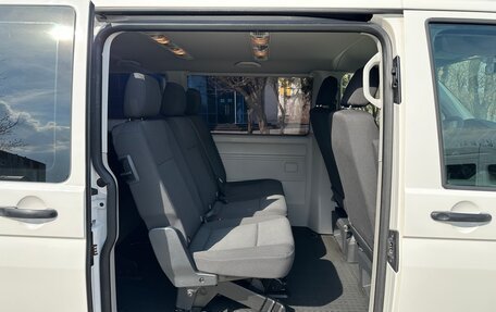Volkswagen Caravelle T6 рестайлинг, 2018 год, 2 750 000 рублей, 18 фотография