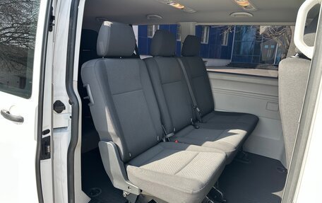 Volkswagen Caravelle T6 рестайлинг, 2018 год, 2 750 000 рублей, 20 фотография