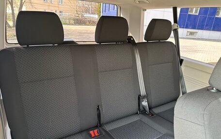 Volkswagen Caravelle T6 рестайлинг, 2018 год, 2 750 000 рублей, 21 фотография