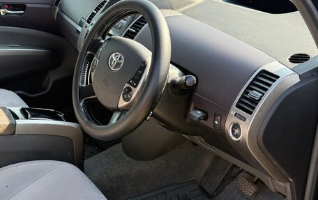 Toyota Prius, 2004 год, 550 000 рублей, 9 фотография
