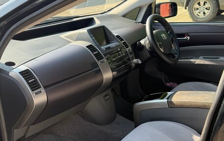 Toyota Prius, 2004 год, 550 000 рублей, 8 фотография