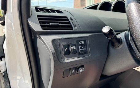 Toyota Verso I, 2013 год, 1 395 000 рублей, 18 фотография