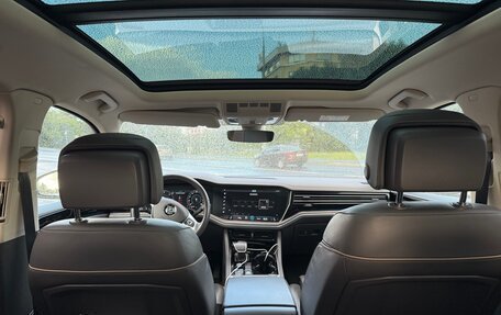 Volkswagen Touareg III, 2018 год, 5 950 000 рублей, 12 фотография