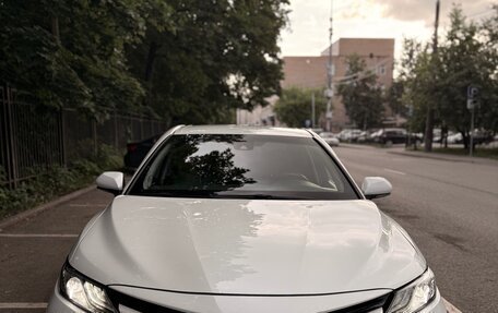 Toyota Camry, 2018 год, 2 800 000 рублей, 3 фотография