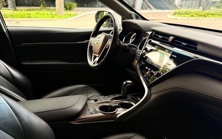 Toyota Camry, 2018 год, 2 800 000 рублей, 11 фотография