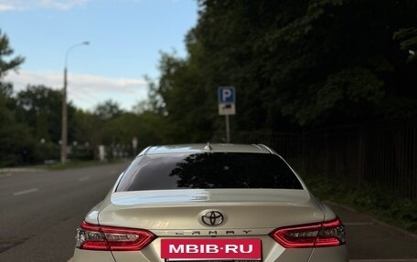 Toyota Camry, 2018 год, 2 800 000 рублей, 7 фотография