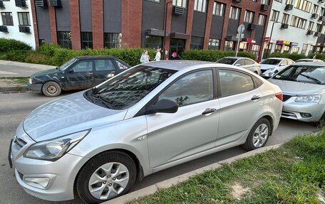 Hyundai Solaris II рестайлинг, 2014 год, 930 000 рублей, 3 фотография