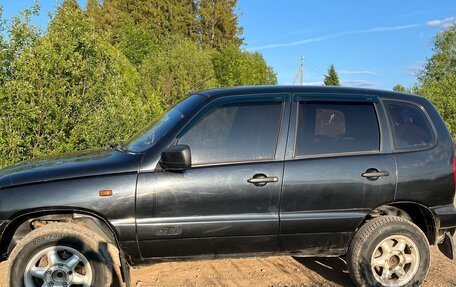 Chevrolet Niva I рестайлинг, 2005 год, 240 000 рублей, 1 фотография