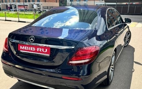 Mercedes-Benz E-Класс, 2018 год, 3 350 000 рублей, 5 фотография