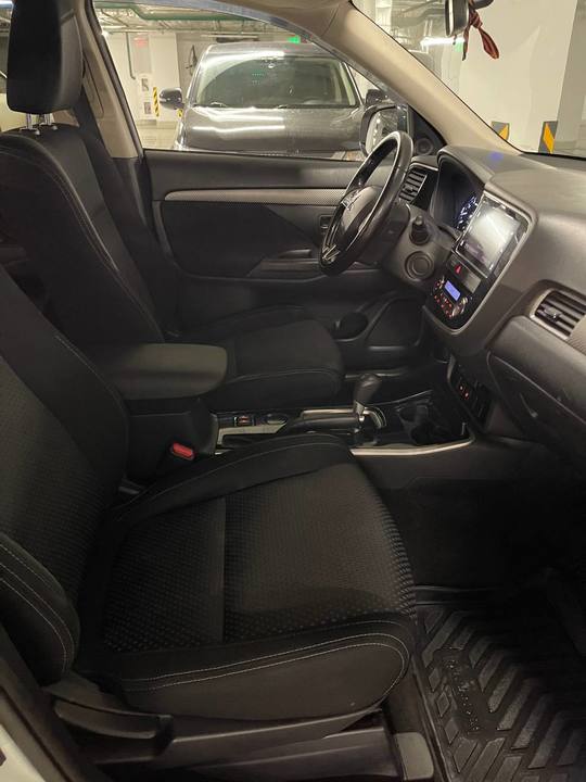 Mitsubishi Outlander III рестайлинг 2, 2018 год, 1 999 999 рублей, 10 фотография