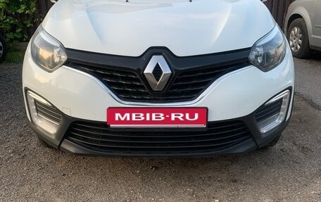 Renault Kaptur I рестайлинг, 2017 год, 1 050 000 рублей, 2 фотография