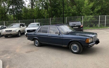 Mercedes-Benz W123, 1981 год, 350 000 рублей, 1 фотография