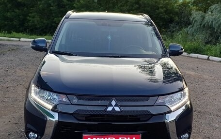 Mitsubishi Outlander III рестайлинг 3, 2021 год, 2 600 000 рублей, 1 фотография
