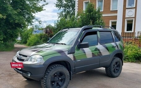 Chevrolet Niva I рестайлинг, 2017 год, 890 000 рублей, 2 фотография