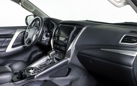 Mitsubishi Pajero Sport III рестайлинг, 2019 год, 3 390 000 рублей, 11 фотография