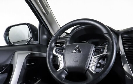 Mitsubishi Pajero Sport III рестайлинг, 2019 год, 3 390 000 рублей, 16 фотография