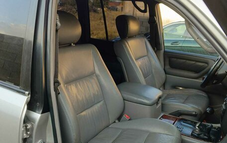 Toyota Land Cruiser 100 рестайлинг 2, 2000 год, 1 380 000 рублей, 13 фотография