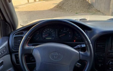 Toyota Land Cruiser 100 рестайлинг 2, 2000 год, 1 380 000 рублей, 18 фотография