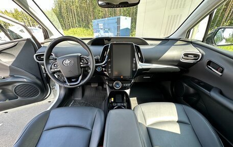 Toyota Prius IV XW50, 2020 год, 2 400 000 рублей, 9 фотография
