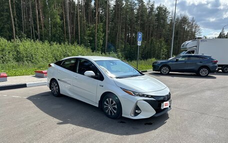 Toyota Prius IV XW50, 2020 год, 2 400 000 рублей, 8 фотография