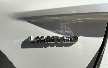 Toyota Prius IV XW50, 2020 год, 2 400 000 рублей, 18 фотография