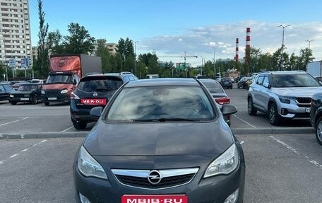 Opel Astra J, 2010 год, 700 000 рублей, 1 фотография