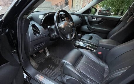 Infiniti QX70, 2013 год, 2 630 000 рублей, 18 фотография