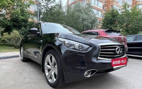 Infiniti QX70, 2013 год, 2 630 000 рублей, 15 фотография