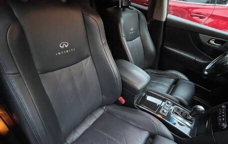 Infiniti QX70, 2013 год, 2 630 000 рублей, 21 фотография
